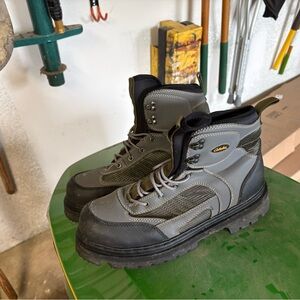 Cabela's Gray and Black Men's Wading Boots